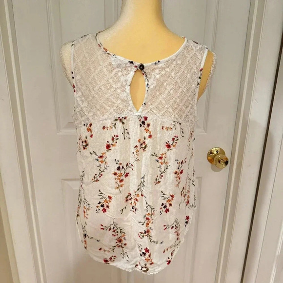 Mason & Belle Floral Sleeveless Top Lace Accents - Picture 2 of 7